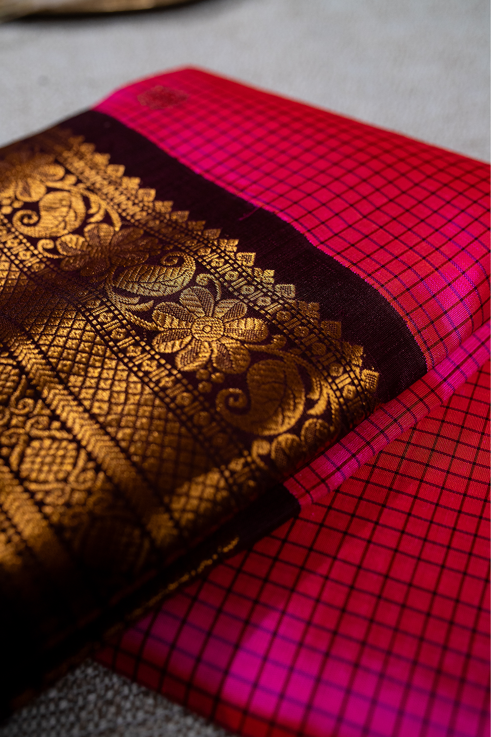 Hot pink & maroon gadwal pattu