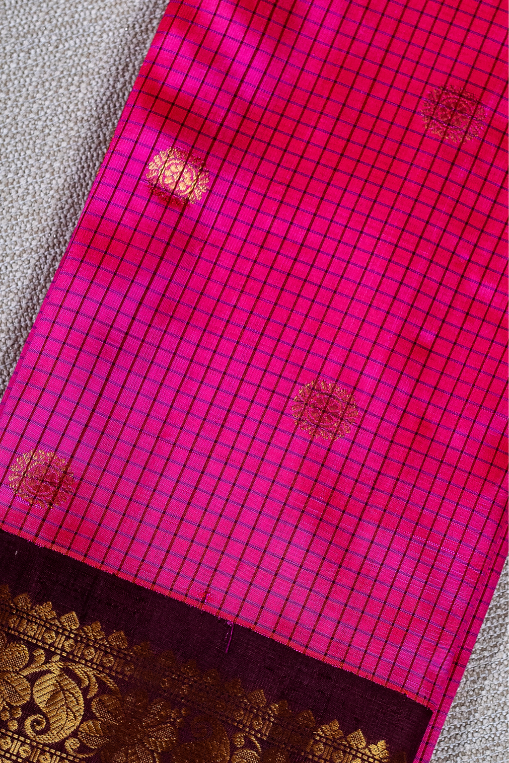 Hot pink & maroon gadwal pattu