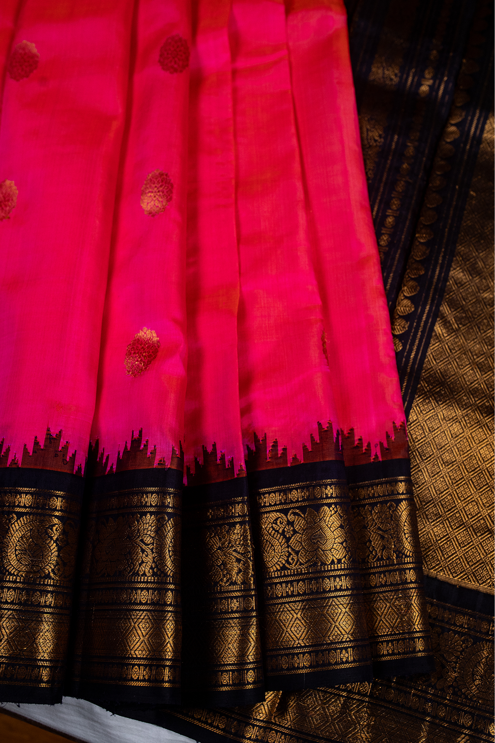 Fuschia & Navy Gadwal pattu