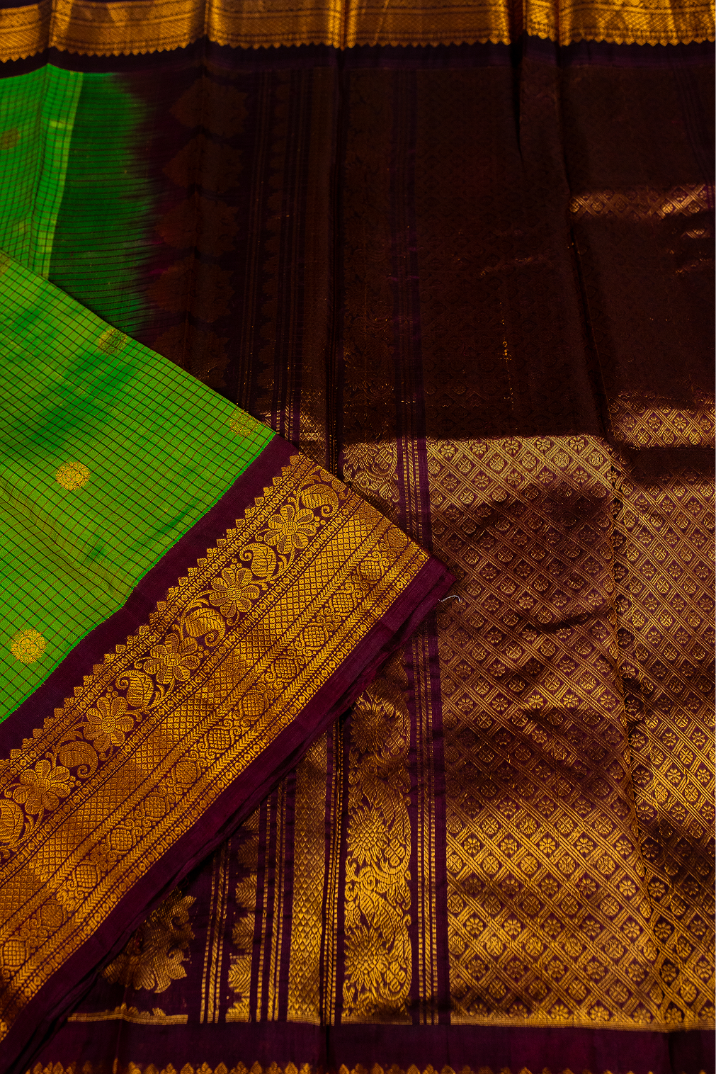 Lime green & Maroon gadwal pattu