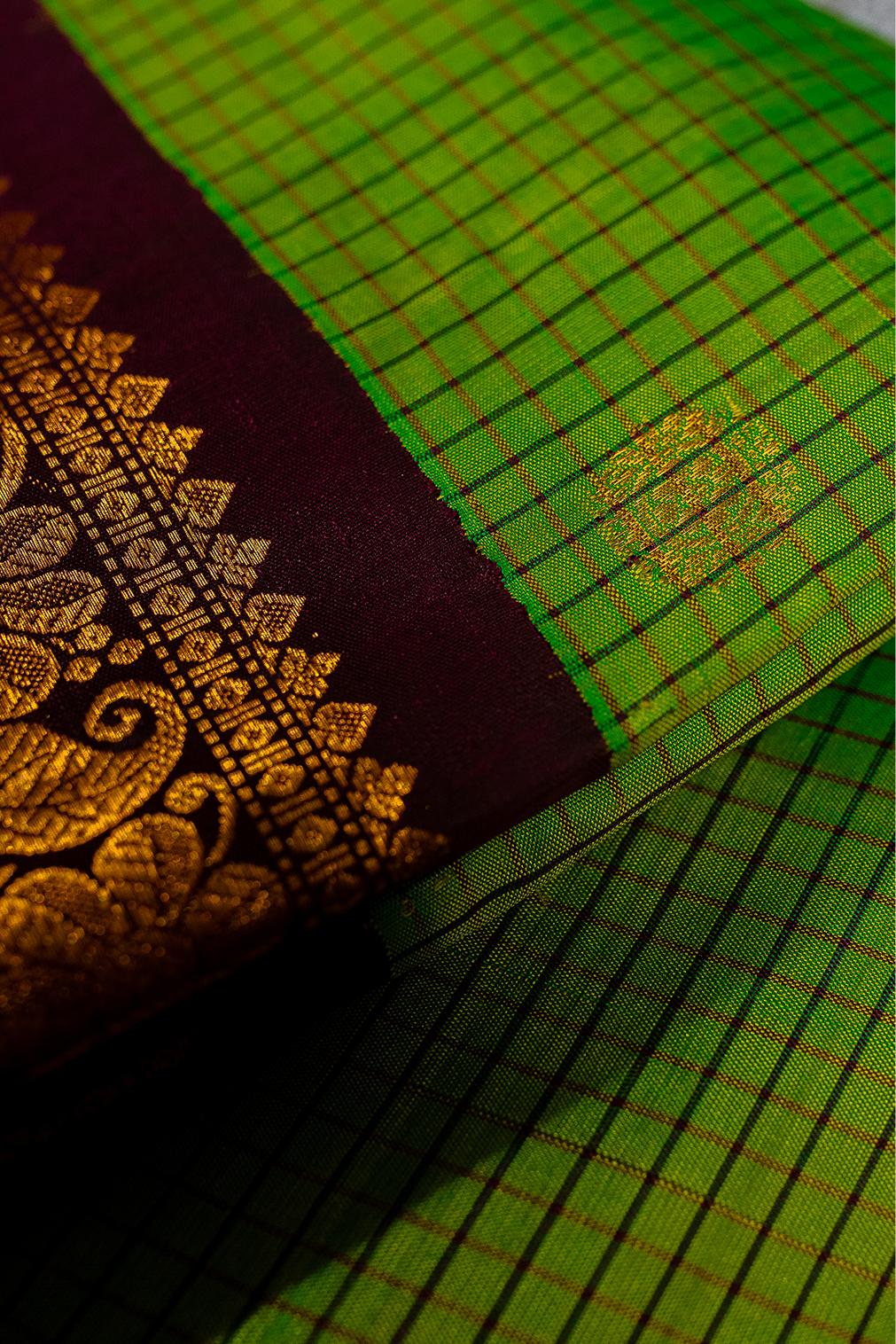 Lime green & Maroon gadwal pattu