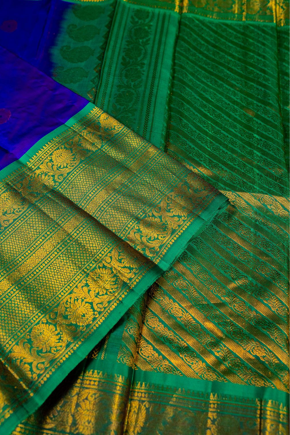 Royal Purple & Emerald Green Gadwal Pattu